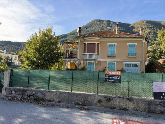 Maison, Saint André les Alpes