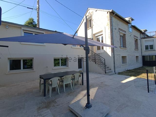 Maison, Saint Ay