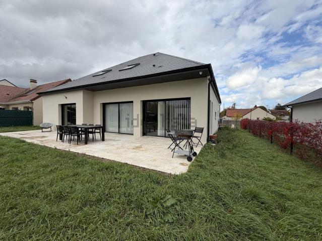 Maison, Saint Ay