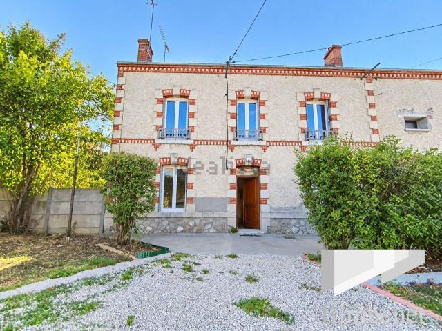Maison, Saint Ay