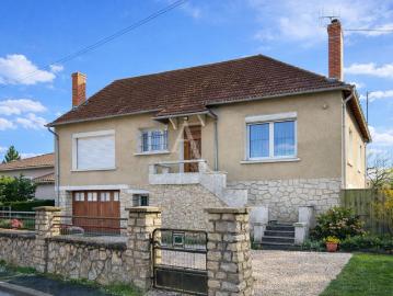 MAISON Saint BENOIT 6 pièces 4 chambres 176 m2 habitable
