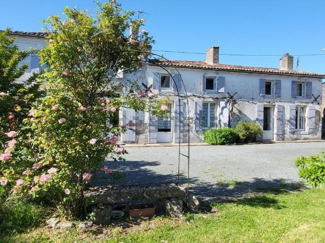 Maison, Dampierre sur Boutonne
