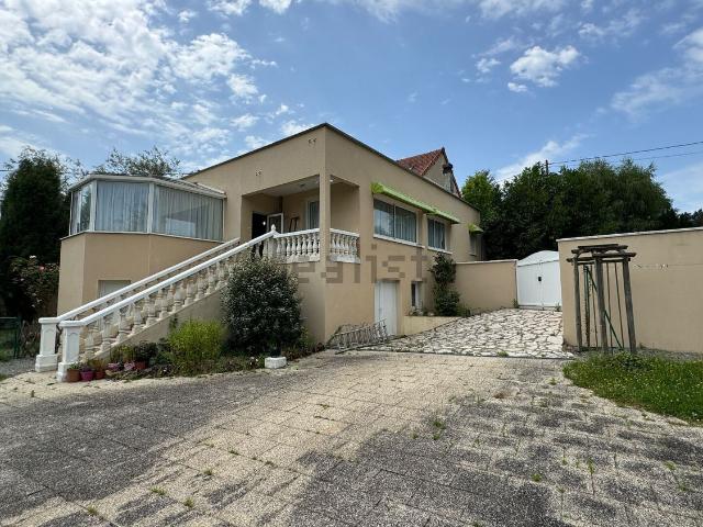 Maison, Saint Fiel