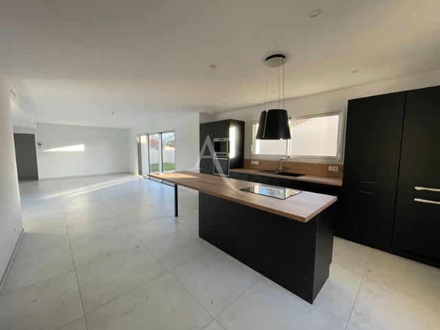Maison Saint Hilaire La Foret 4 pièce s 111 m2