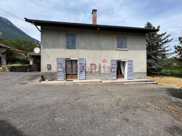 Maison, Saint Ismier