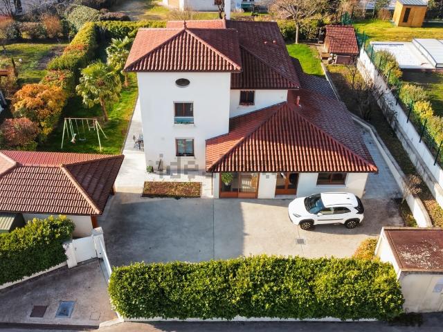 Maison, Saint Ismier