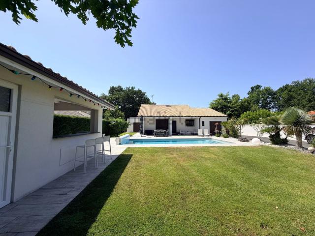 Maison, Saint Jean d&apos Illac
