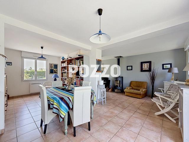 Maison Saint Jean De La Riviere 5 pièces 3 chambres 83m2 Très proche mer joli jardin