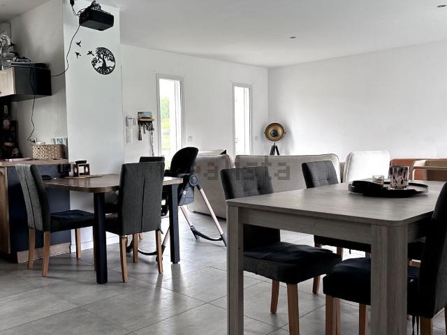 Maison, Saint Julien l&apos Ars