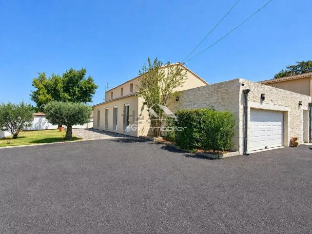 Maison, Saint Julien les Rosiers