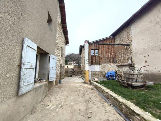 Maison, Saint Lattier