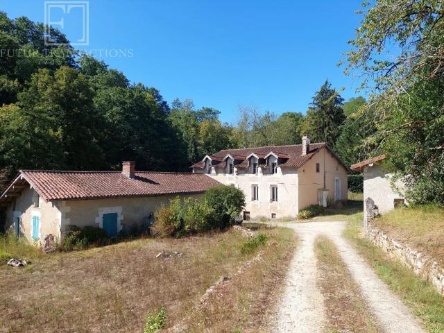 Maison, Saint Martial de Valette