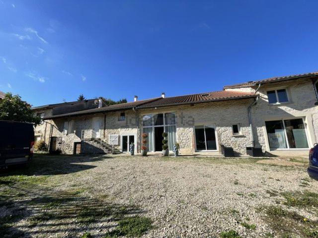 Maison, Saint Martin du Mont