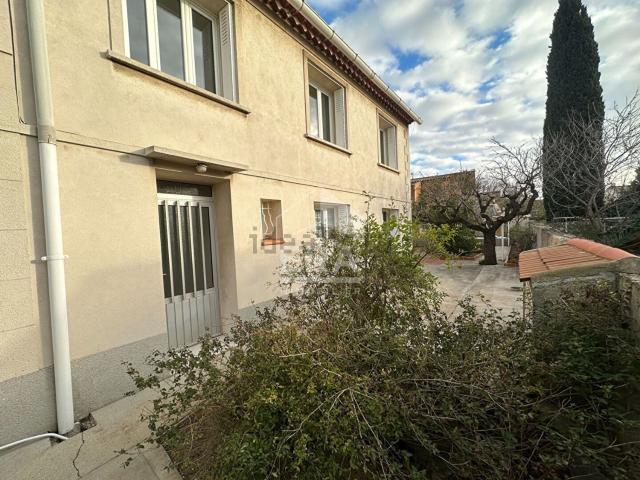 Maison, Saint Mitre les Remparts