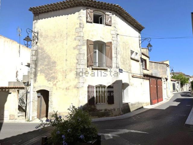 Maison, Saint Mitre les Remparts