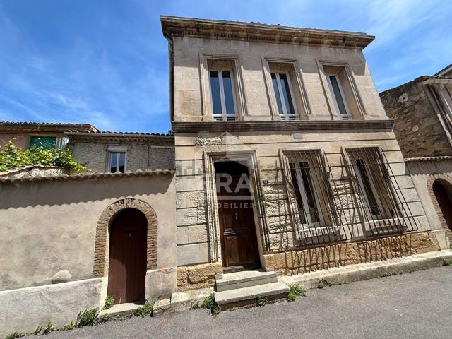 Maison, Saint Mitre les Remparts