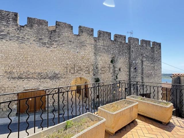 Maison, Saint Mitre les Remparts