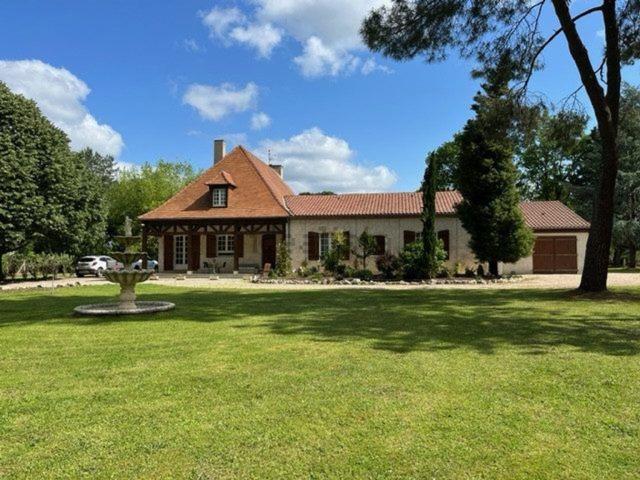 Maison, Saint Nexans
