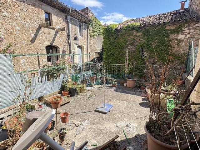 Maison, Saint Saturnin de Lucian