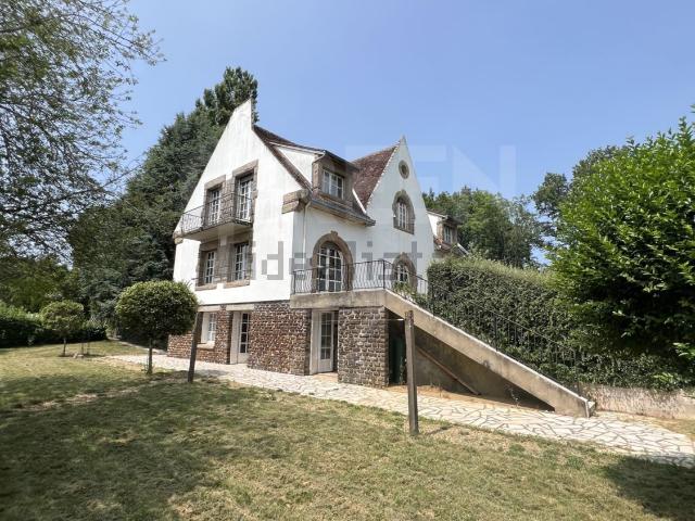 Maison, Saint Sauveur en Puisaye