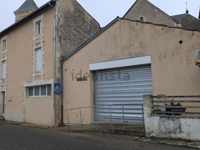 Maison, Saint Secondin