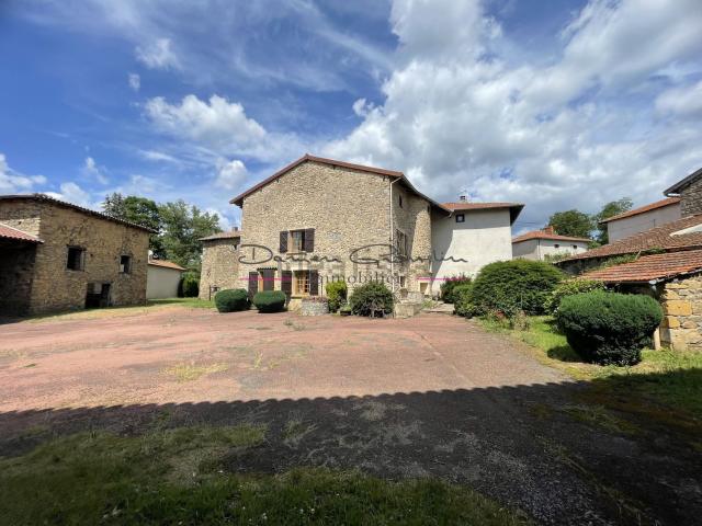 Maison, Saint Symphorien de Lay