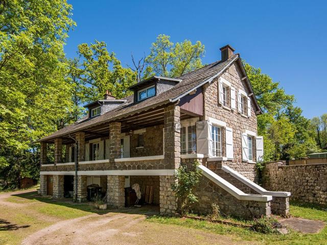 Maison, Saint Pantaléon de Larche