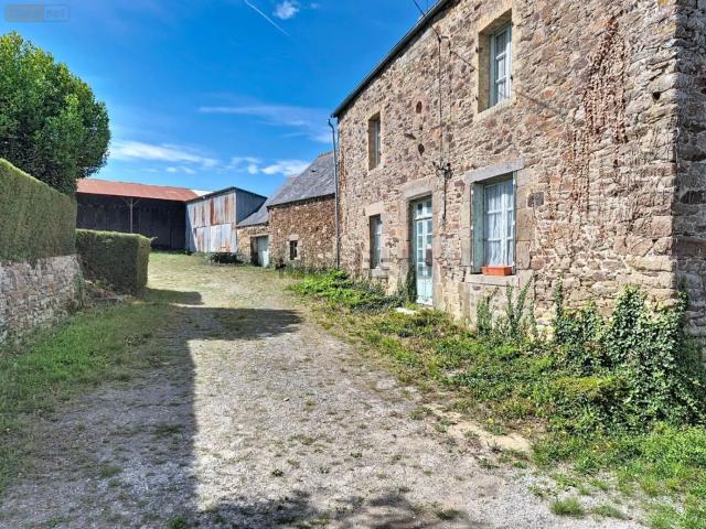 Maison, Saint Père Marc en Poulet