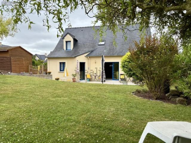 Maison, Saint Père Marc en Poulet