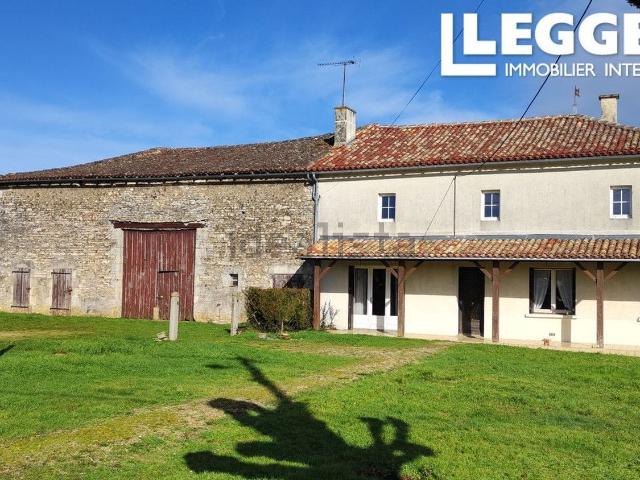 Maison, Saint Pierre d&apos Exideuil