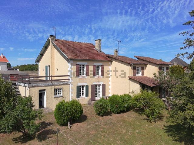 Maison, Saint Pierre d&apos Exideuil