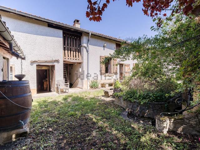 Maison, Saint Priest