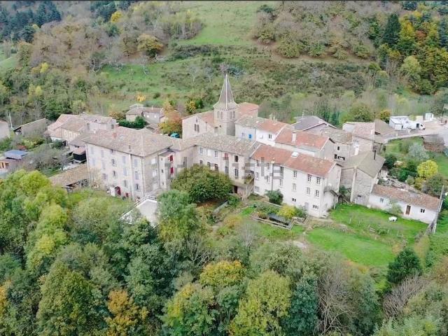 Maison, Saint Prix
