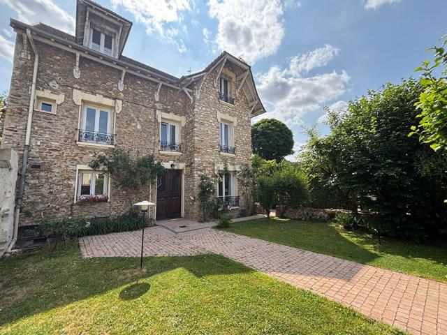 Maison, Saint Prix