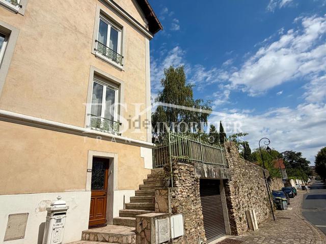 Maison, Saint Prix