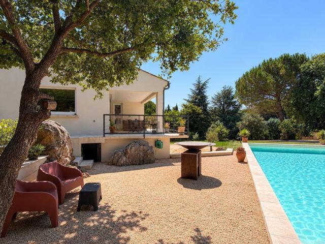 Maison, Saint Quentin la Poterie