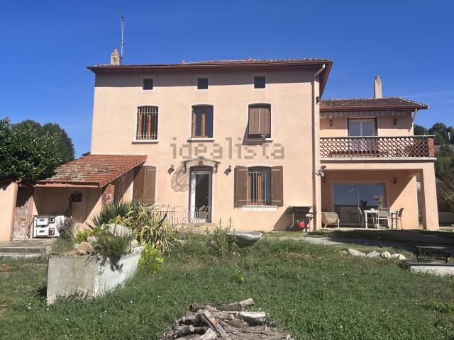 Maison, Saint Uze