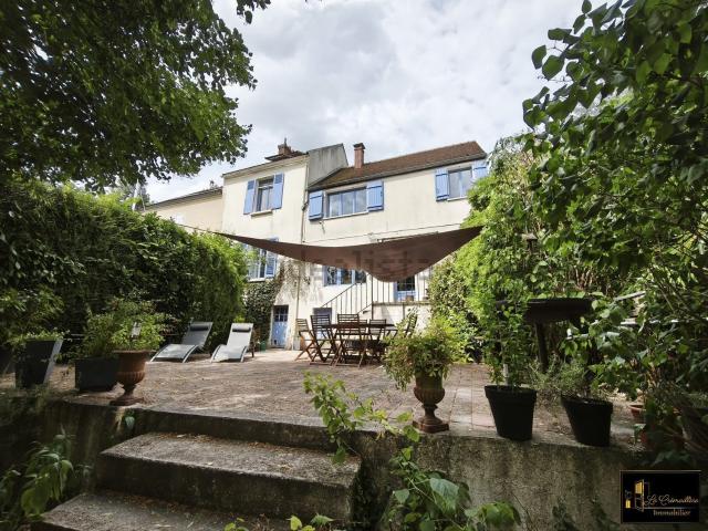 Maison, Sainte Mesme