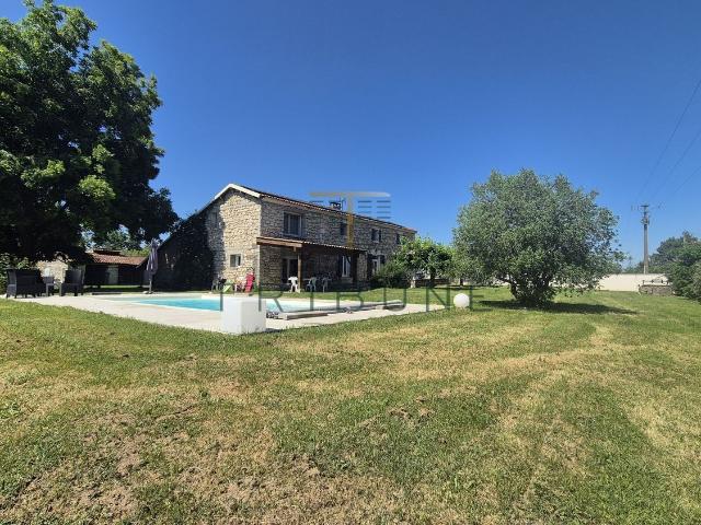 Maison, Sainte Colombe en Bruilhois