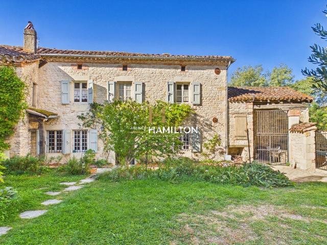 Maison, Sainte Croix