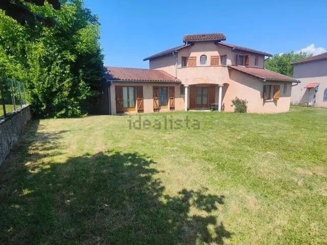 Maison, Sainte Julie