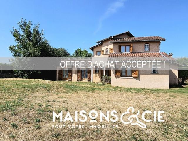 Maison, Sainte Julie