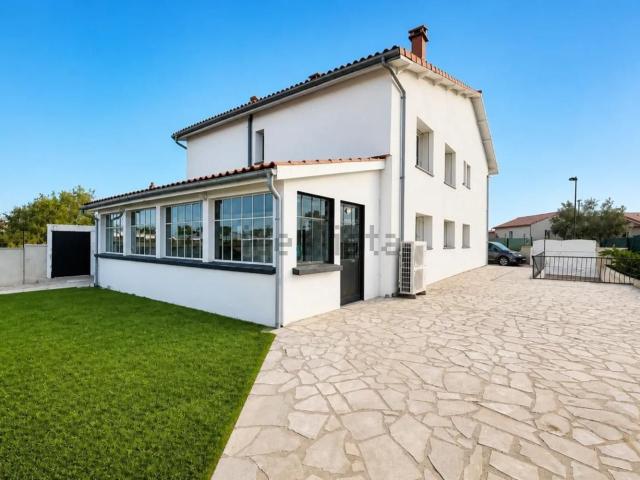 Maison, Sainte Verge