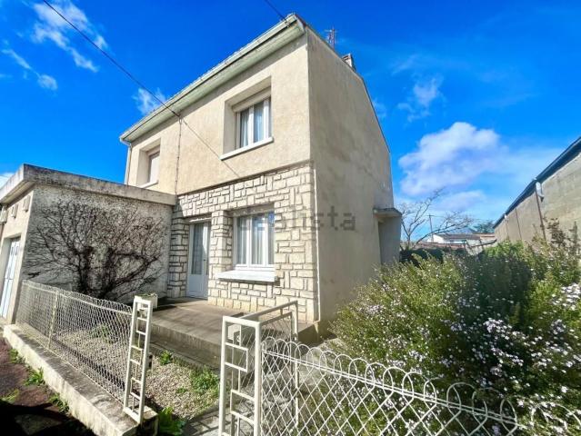 Maison, Saintes