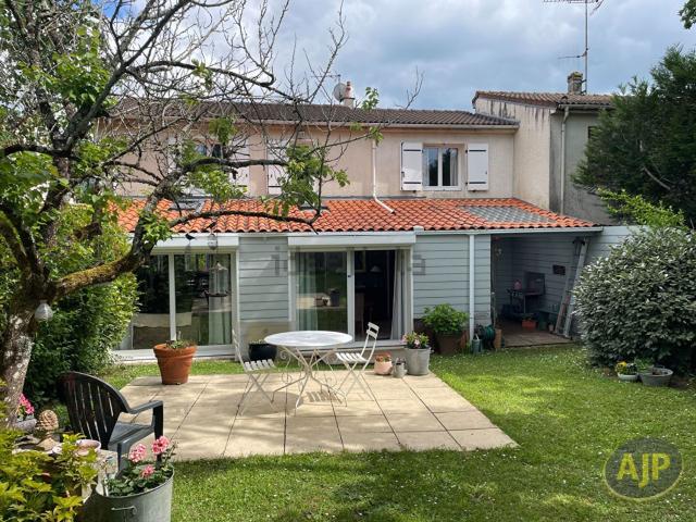Maison, Saintes