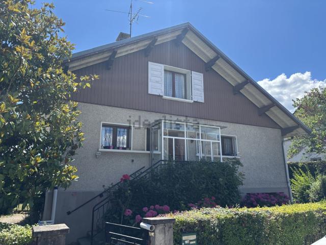 Maison, Sales
