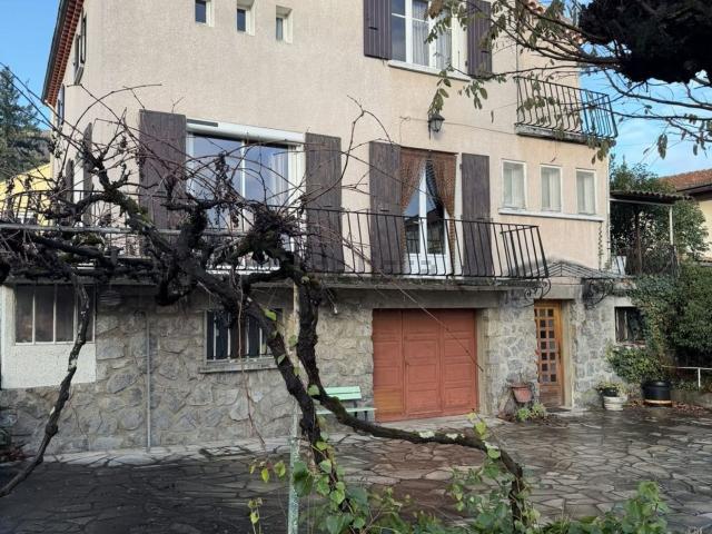 Maison, Sarras