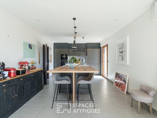 Maison seventies rénovée avec vue dégagée