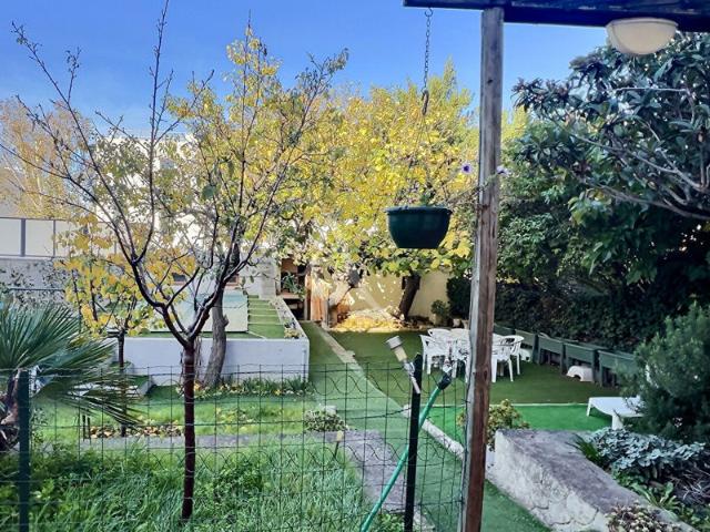 Maison, secteur les Chartreux, bas de Montolivet, 13004 MARSEILLE, terrasses, piscine, terrain arboré, garage et dépendances