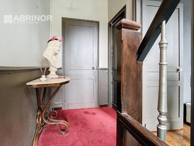 Maison semi bourgeoise 4 chambres, 2 salle d'eau